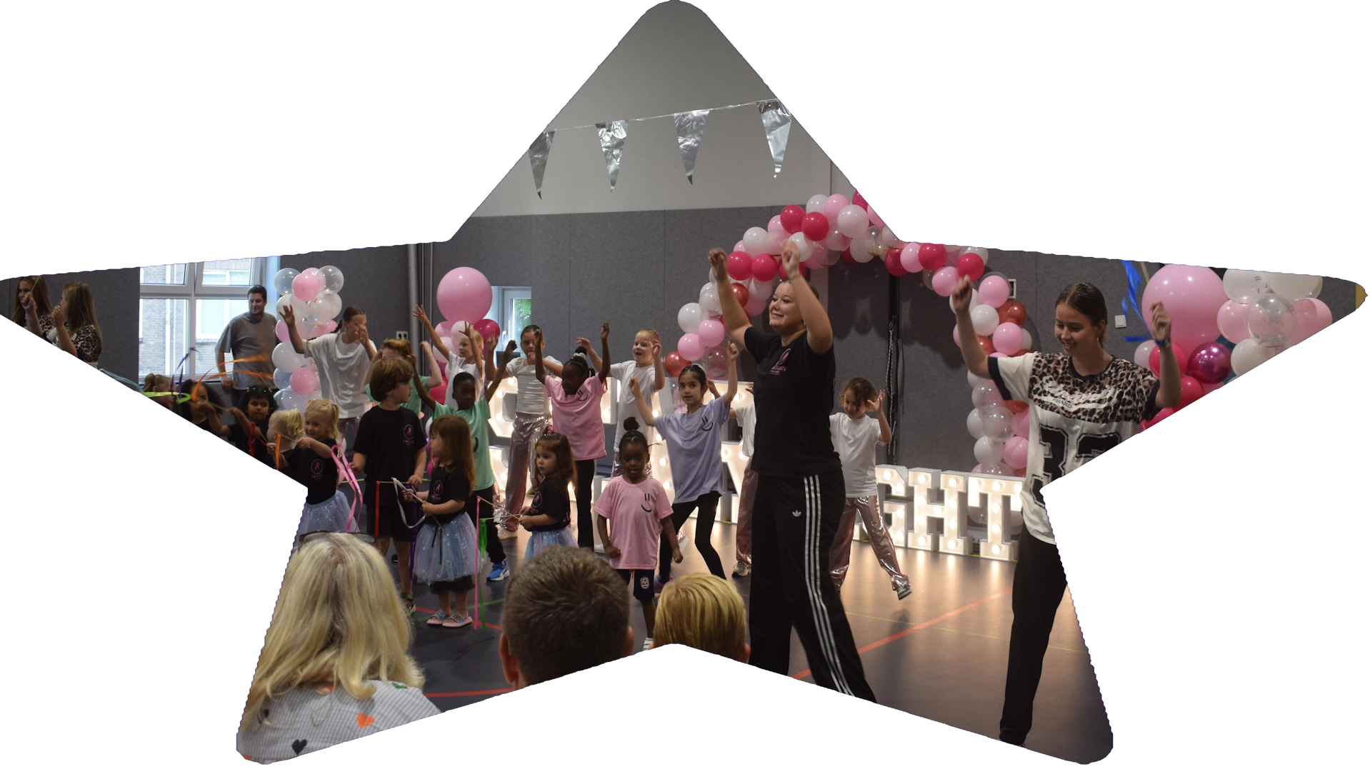 Dansers bij Starlights Dansstudio